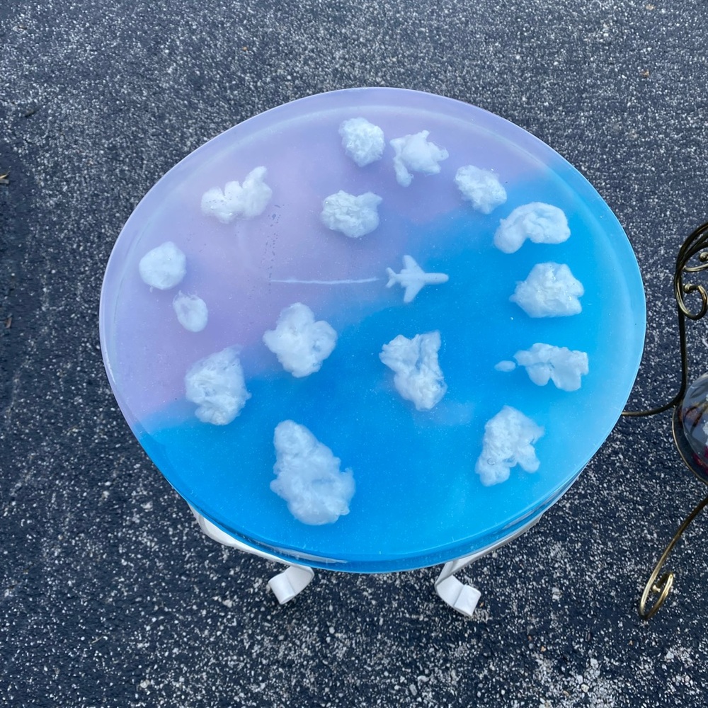 Cloud Table - Picture 3 of 4